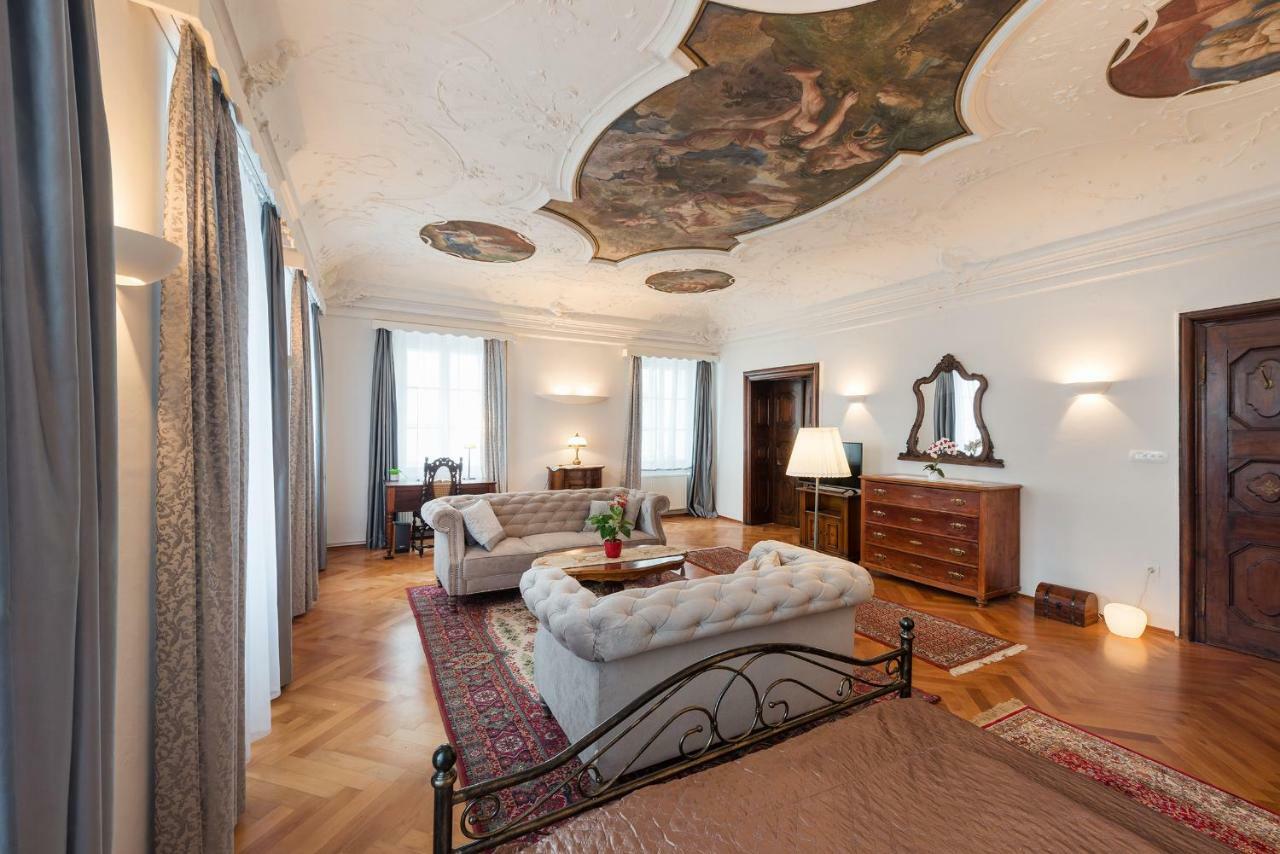 Codelli Deluxe Fresco Centre App With Balcony Appartamento