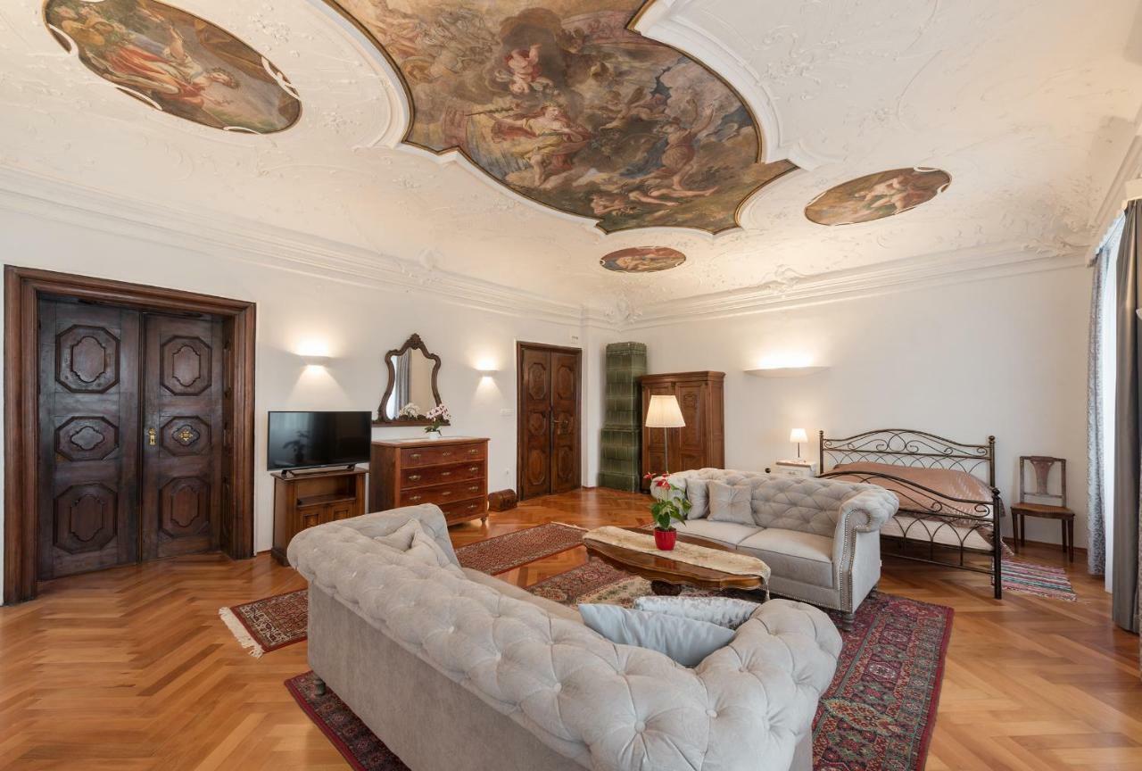 Codelli Deluxe Fresco Centre App With Balcony Appartamento