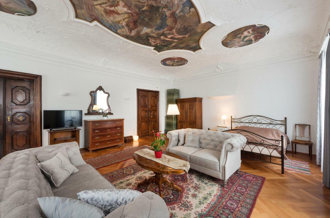 Codelli Deluxe Fresco Centre App With Balcony Lubiana